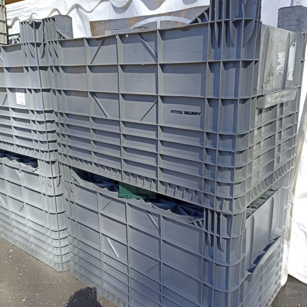 Duże pojemniki 120x100x66.