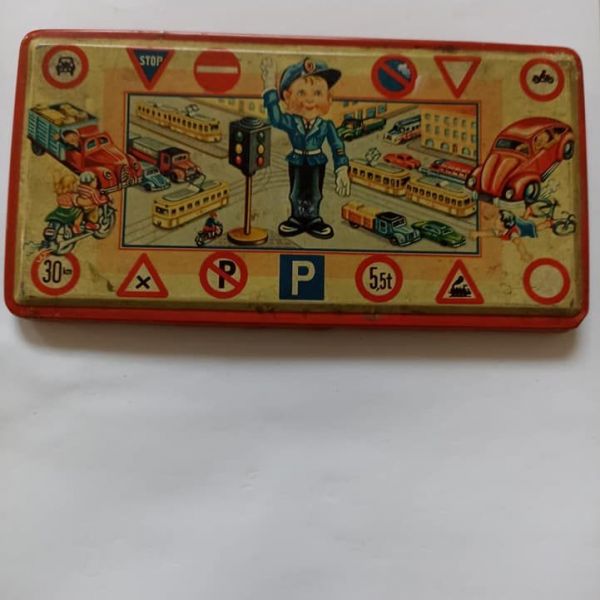 Stare pudełka metalowe po akwarelach kolekcjonerskie.