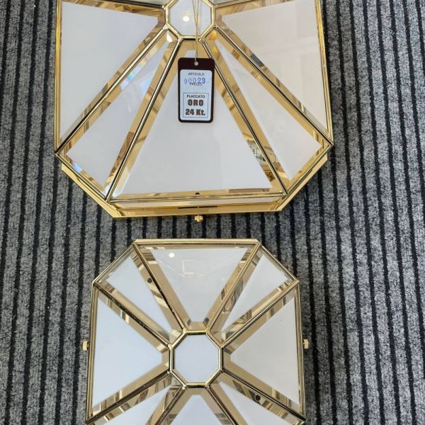 Kinkiety, lampy pokryte 24 karatowym  złotem.